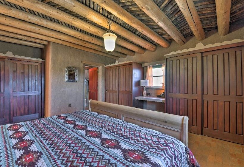 El Prado Adobe Home: Courtyard W/ Mountain Views!