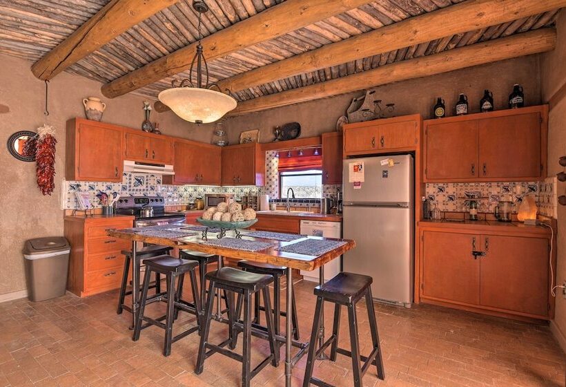 El Prado Adobe Home: Courtyard W/ Mountain Views!