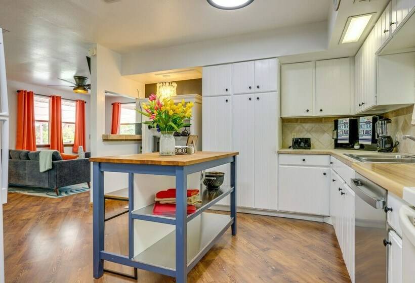 Canyon Lake Home W/ Resort Amenities & Fire Pit!