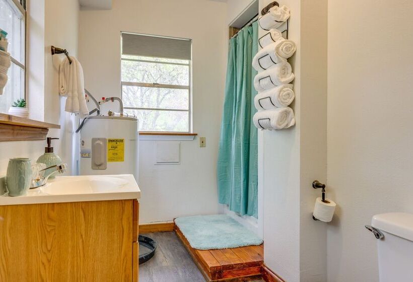 Canyon Lake Home W/ Resort Amenities & Fire Pit!