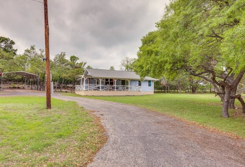 Canyon Lake Home W/ Resort Amenities & Fire Pit!