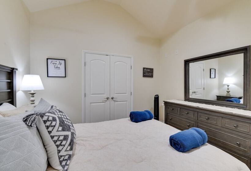 Dock & Game Room: Alvarado Lake Getaway!