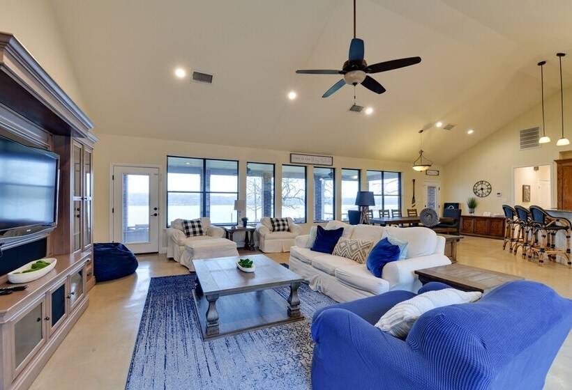 Dock & Game Room: Alvarado Lake Getaway!