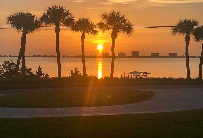 Sleek Fort Pierce Vacation Rental W/ Private Dock!