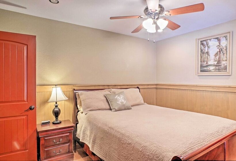 Guntersville Cabin W/ Fire Pit & Covered Porch