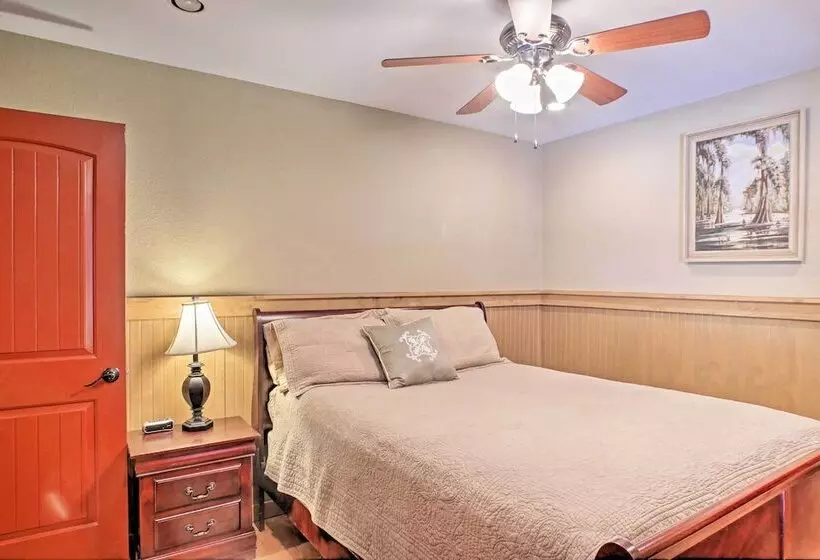 Guntersville Cabin W/ Fire Pit & Covered Porch