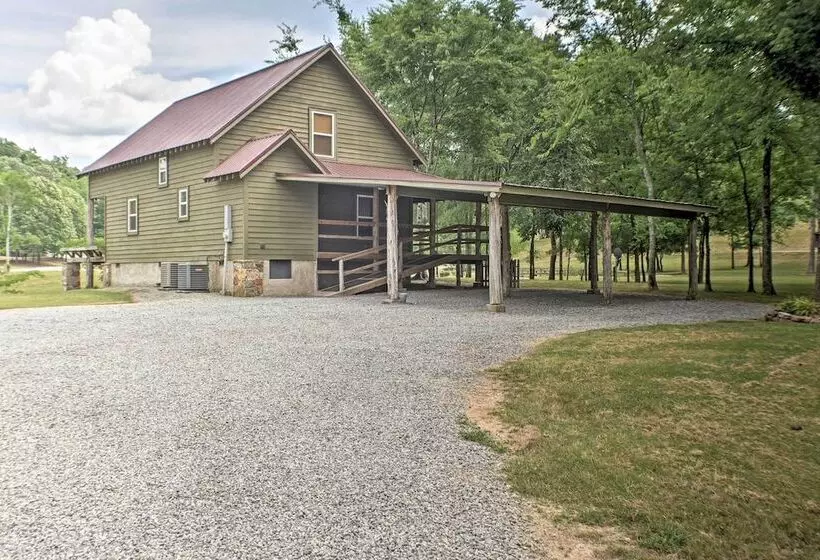 Guntersville Cabin W/ Fire Pit & Covered Porch