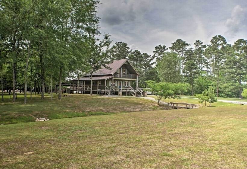 Guntersville Cabin W/ Fire Pit & Covered Porch