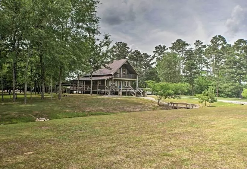 Guntersville Cabin W/ Fire Pit & Covered Porch
