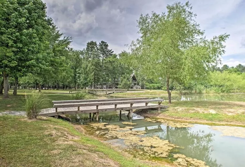 Guntersville Cabin W/ Fire Pit & Covered Porch