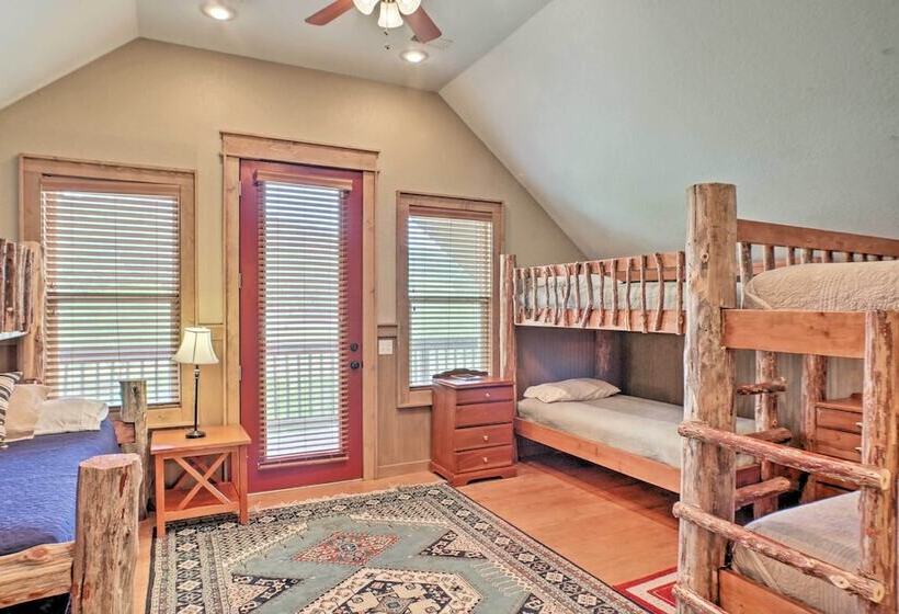 Guntersville Cabin W/ Fire Pit & Covered Porch