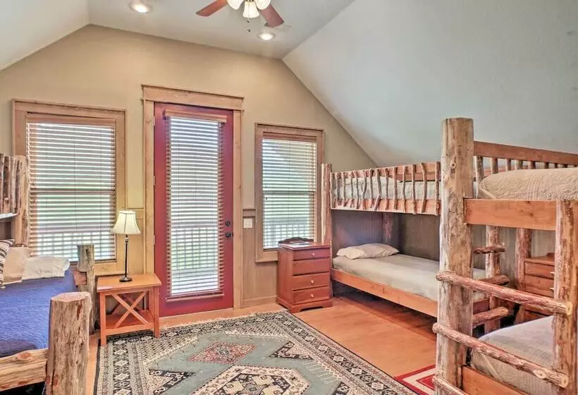 Guntersville Cabin W/ Fire Pit & Covered Porch