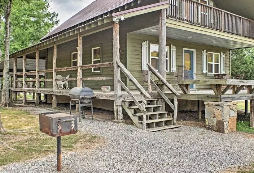 Guntersville Cabin W/ Fire Pit & Covered Porch