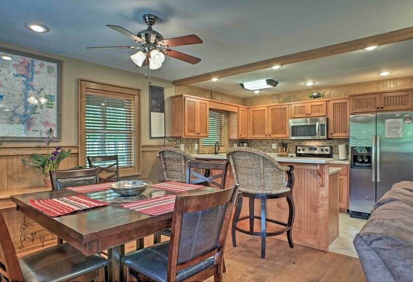 Guntersville Cabin W/ Fire Pit & Covered Porch