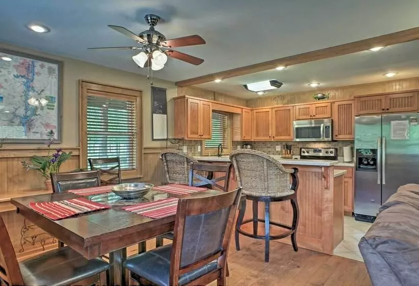 Guntersville Cabin W/ Fire Pit & Covered Porch