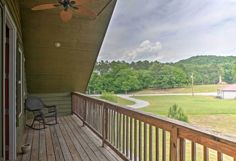 Guntersville Cabin W/ Fire Pit & Covered Porch