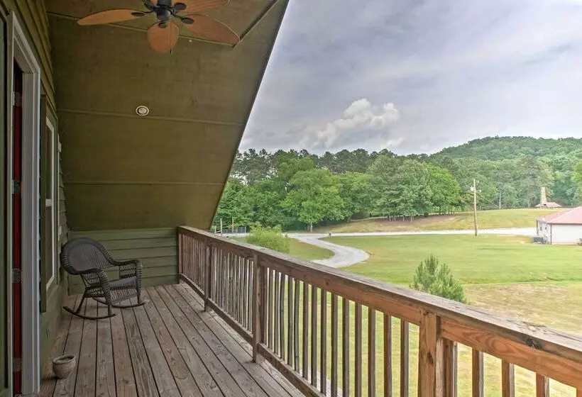 Guntersville Cabin W/ Fire Pit & Covered Porch
