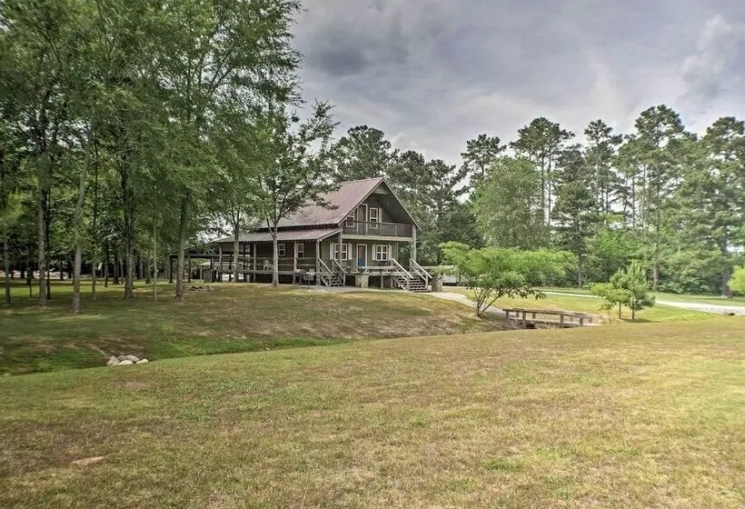 Guntersville Cabin W/ Fire Pit & Covered Porch