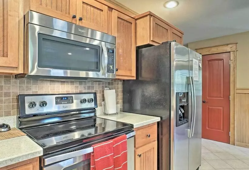 Guntersville Cabin W/ Fire Pit & Covered Porch