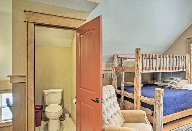 Guntersville Cabin W/ Fire Pit & Covered Porch