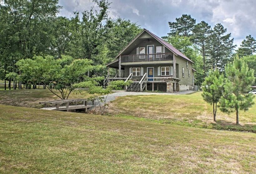 Guntersville Cabin W/ Fire Pit & Covered Porch