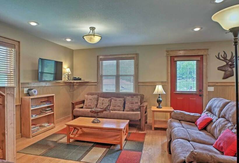 Guntersville Cabin W/ Fire Pit & Covered Porch