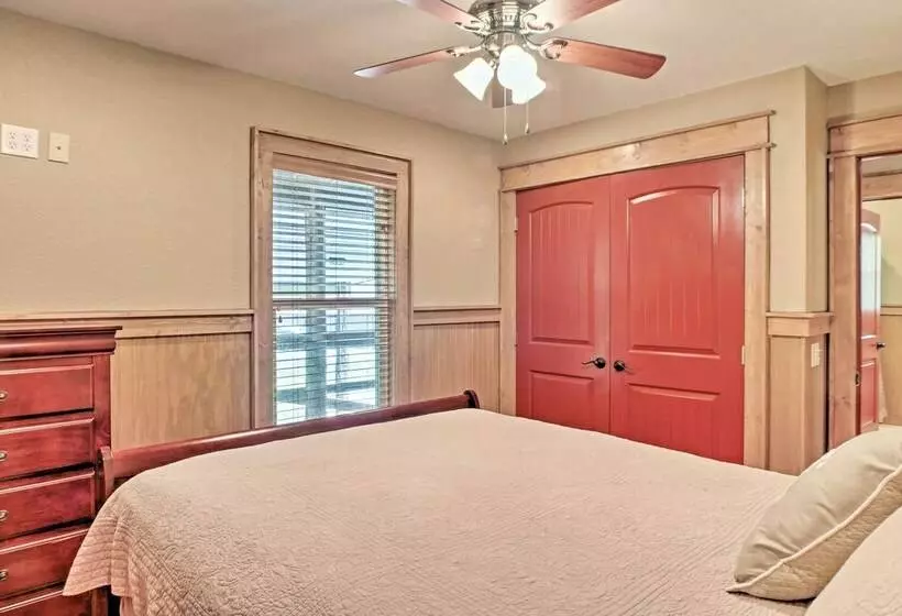 Guntersville Cabin W/ Fire Pit & Covered Porch