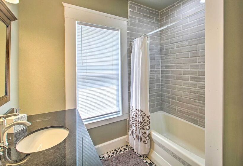 Historic Home Near Bathhouse Row In Hot Springs!