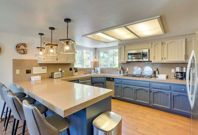 Lake Arrowhead Vacation Home W/ Decks & Grill!