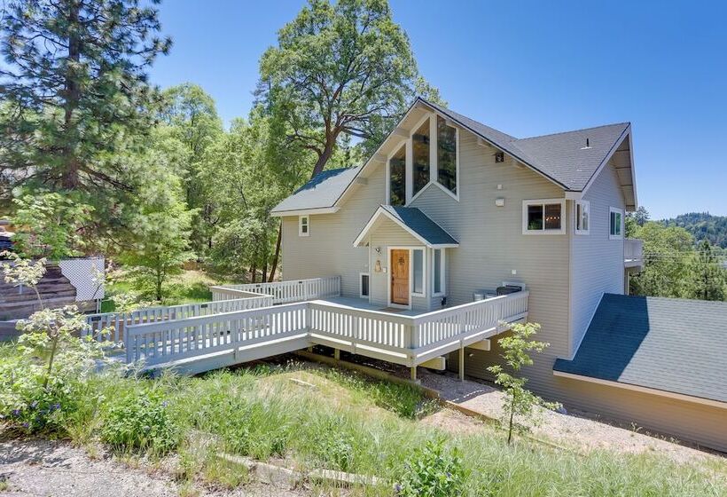 Lake Arrowhead Vacation Home W/ Decks & Grill!