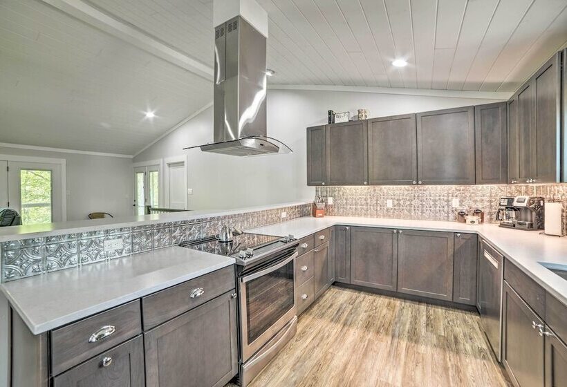 Lake Barkley Waterfront Home W/ Deck & Boat Dock!