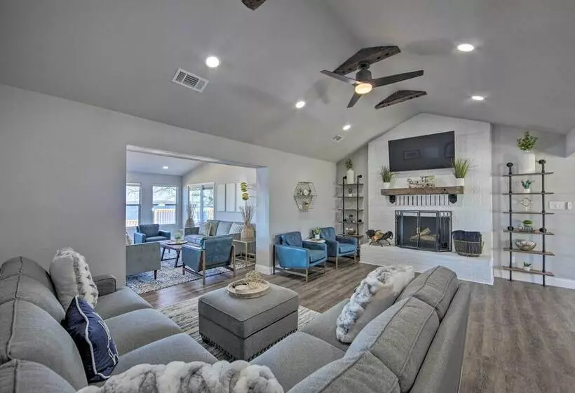 Lakefront Gun Barrel City Home W/ 5 Acres!