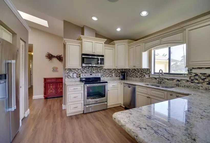 Lakewood Park Retreat On Fairway   4 Mi To Beach!