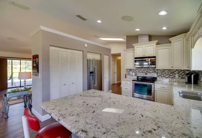 Lakewood Park Retreat On Fairway   4 Mi To Beach!