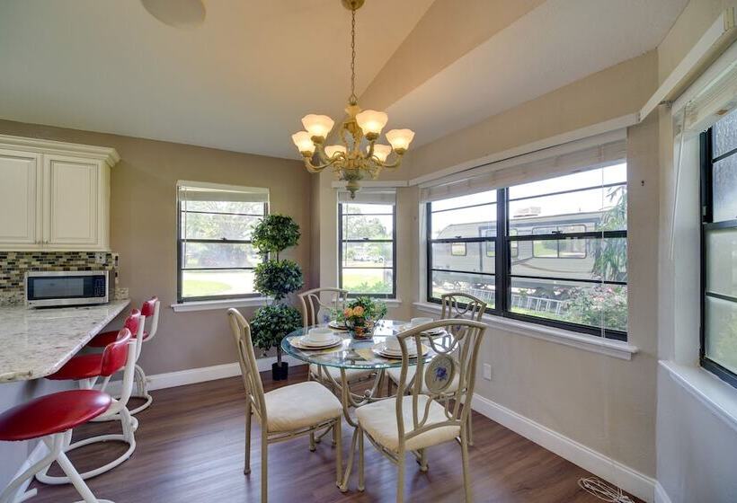 Lakewood Park Retreat On Fairway   4 Mi To Beach!