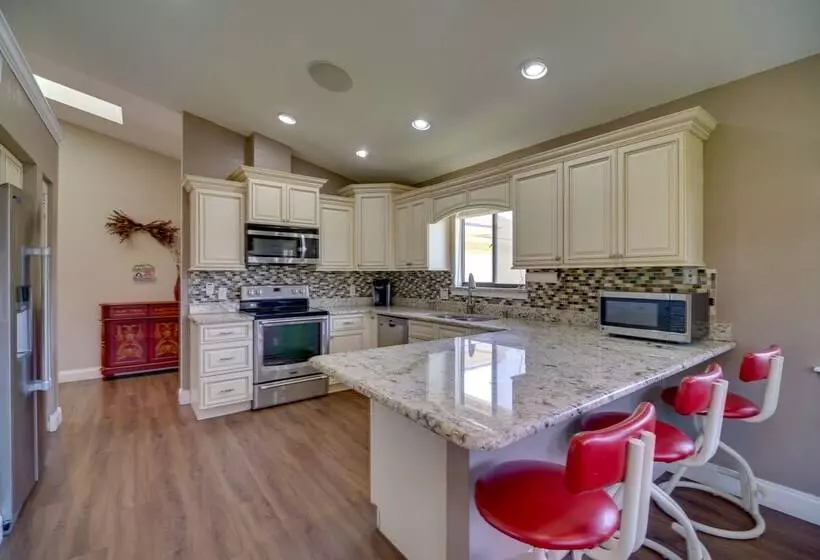 Lakewood Park Retreat On Fairway   4 Mi To Beach!