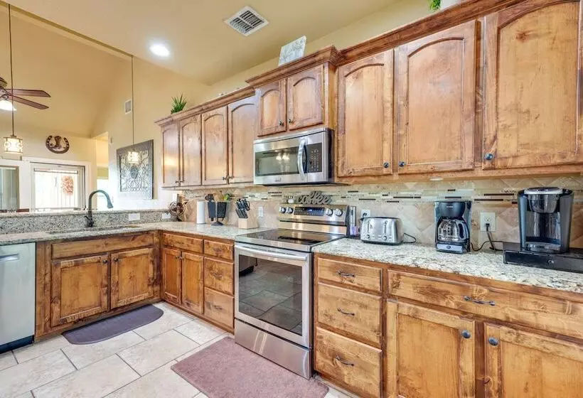 Lodge At Rocky Creek  W/ Private Hot Tub & Yard!