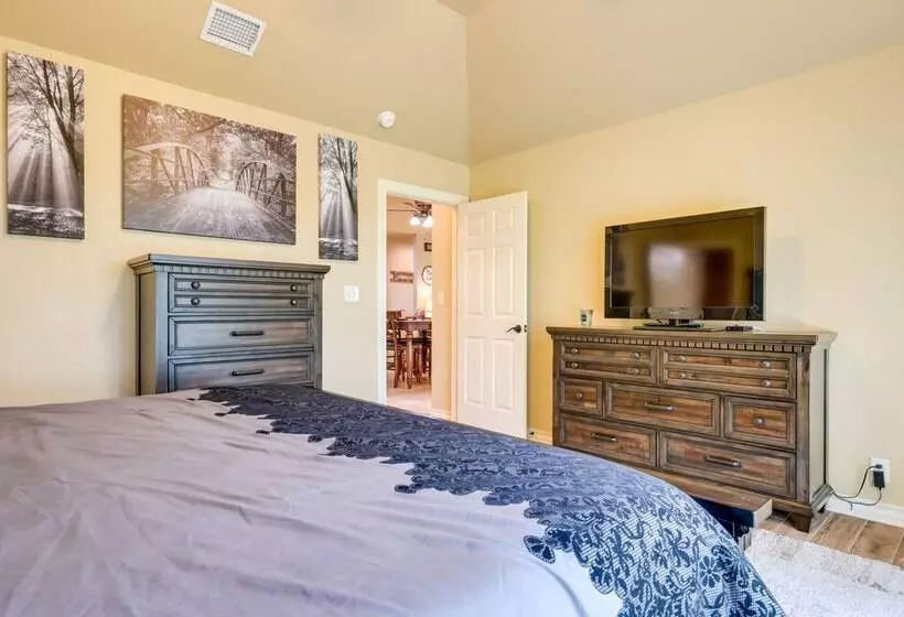 Lodge At Rocky Creek  W/ Private Hot Tub & Yard!