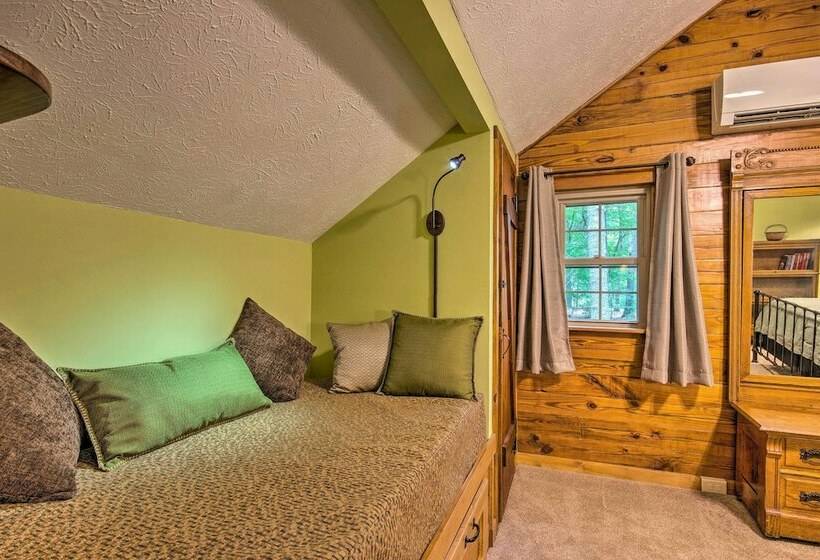 Log Cabin In The Woods W/ Deck, Game Room, Hot Tub