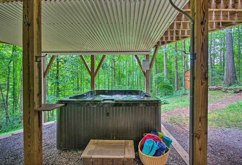 Log Cabin In The Woods W/ Deck, Game Room, Hot Tub