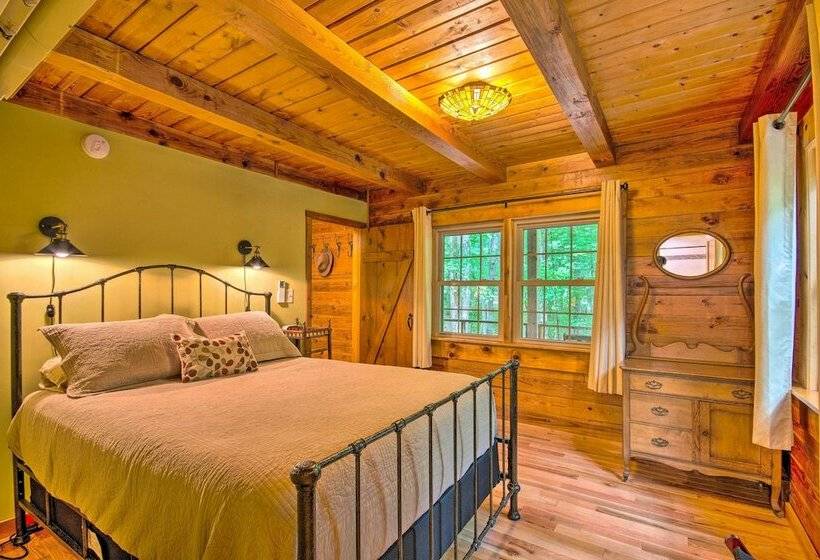 Log Cabin In The Woods W/ Deck, Game Room, Hot Tub