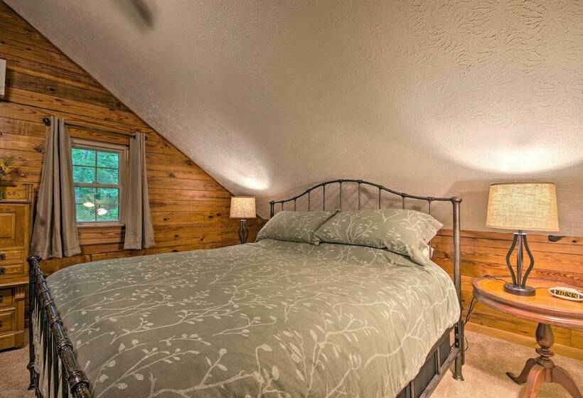 Log Cabin In The Woods W/ Deck, Game Room, Hot Tub