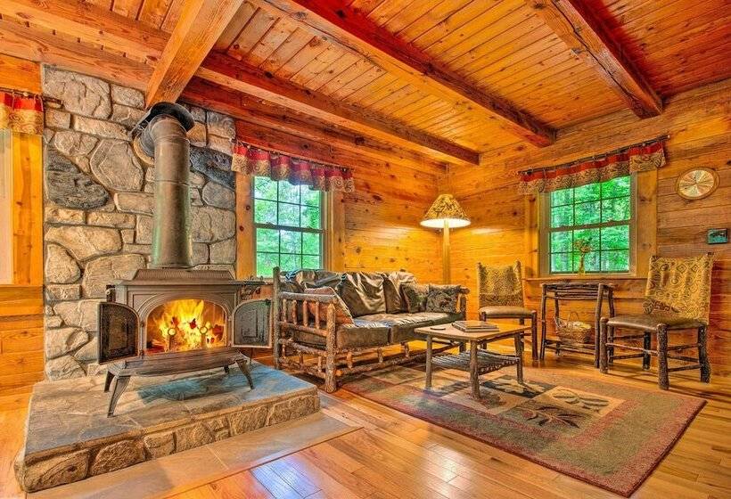 Log Cabin In The Woods W/ Deck, Game Room, Hot Tub