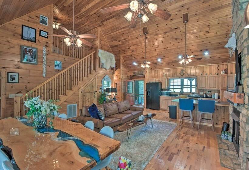 Lovely Lake Hartwell Retreat: Dock, Deck & Grill!