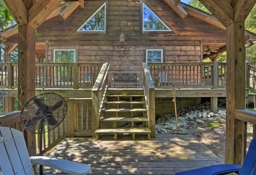 Lovely Lake Hartwell Retreat: Dock, Deck & Grill!
