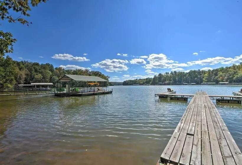 Lovely Lake Hartwell Retreat: Dock, Deck & Grill!