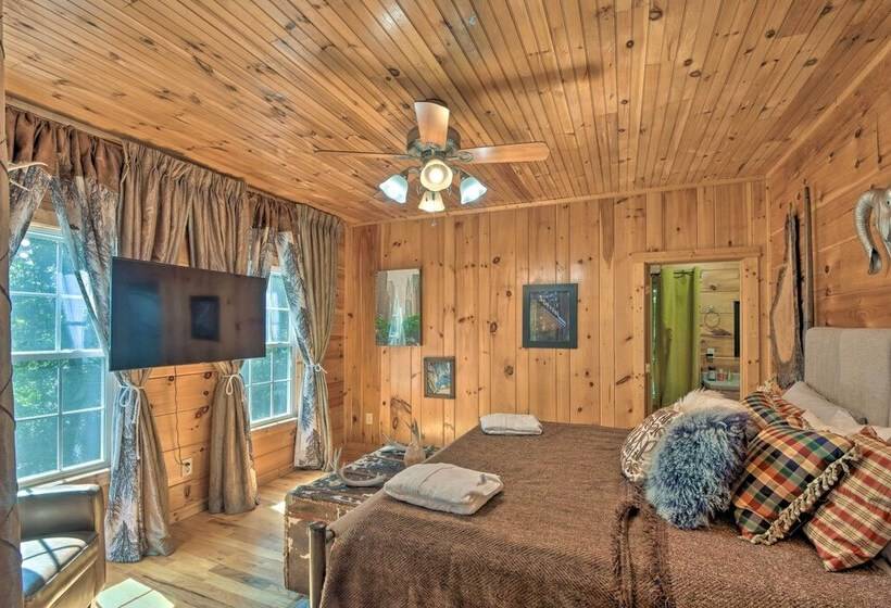 Lovely Lake Hartwell Retreat: Dock, Deck & Grill!