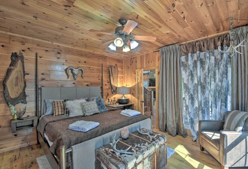 Lovely Lake Hartwell Retreat: Dock, Deck & Grill!