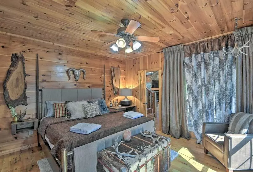 Lovely Lake Hartwell Retreat: Dock, Deck & Grill!