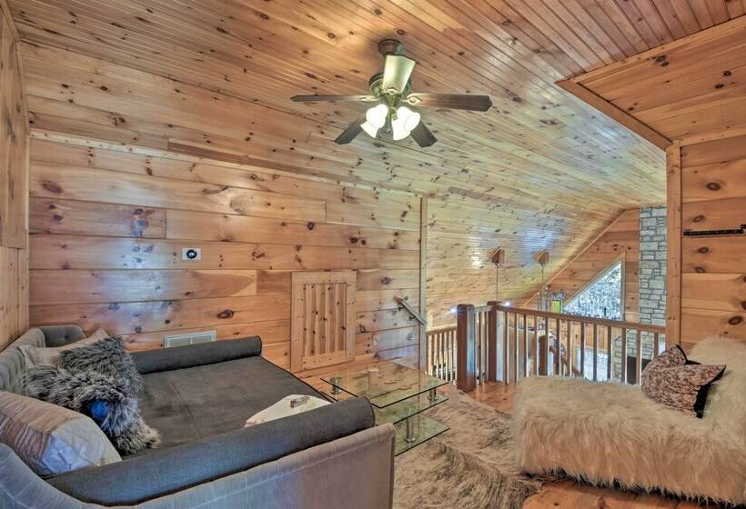 Lovely Lake Hartwell Retreat: Dock, Deck & Grill!